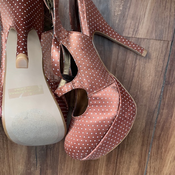 Heels - Picture 4 of 4